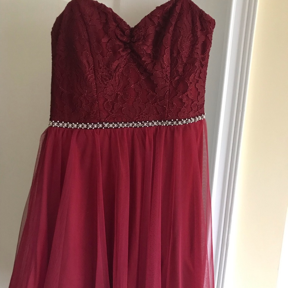 Juniors woman size 5 short lace/tool red dress